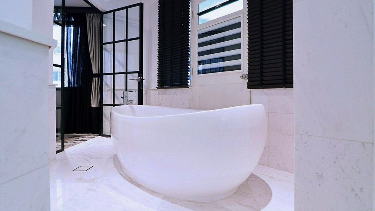 Hotel NuVe Urbane Bathtub - Singapore Staycation 