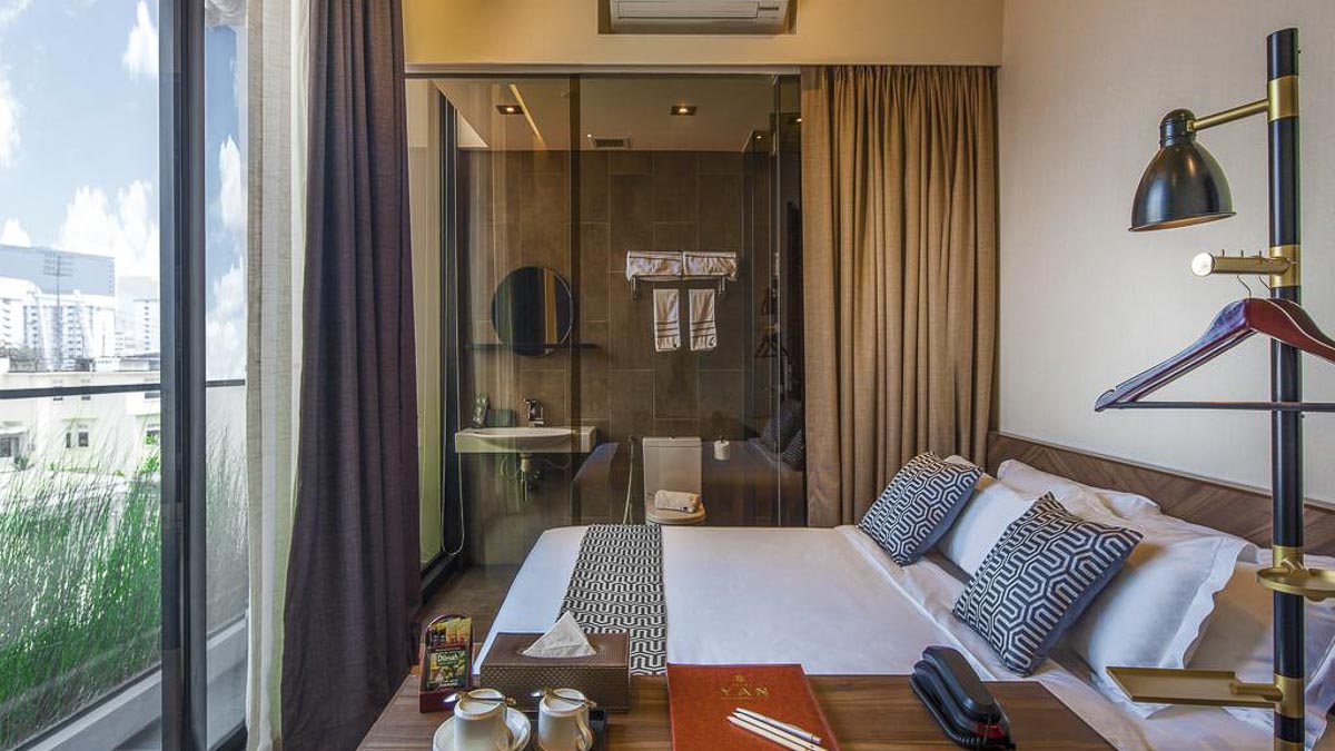 Hotel Yan Deluxe Double Room - Best Hotels in Singapore to Spend Your SingapoRediscover Vouchers