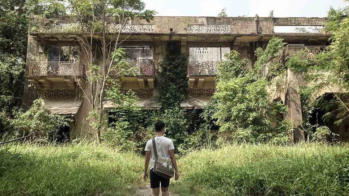 Abandoned Places in Singapore — WWII Bunkers, Deserted Mansions