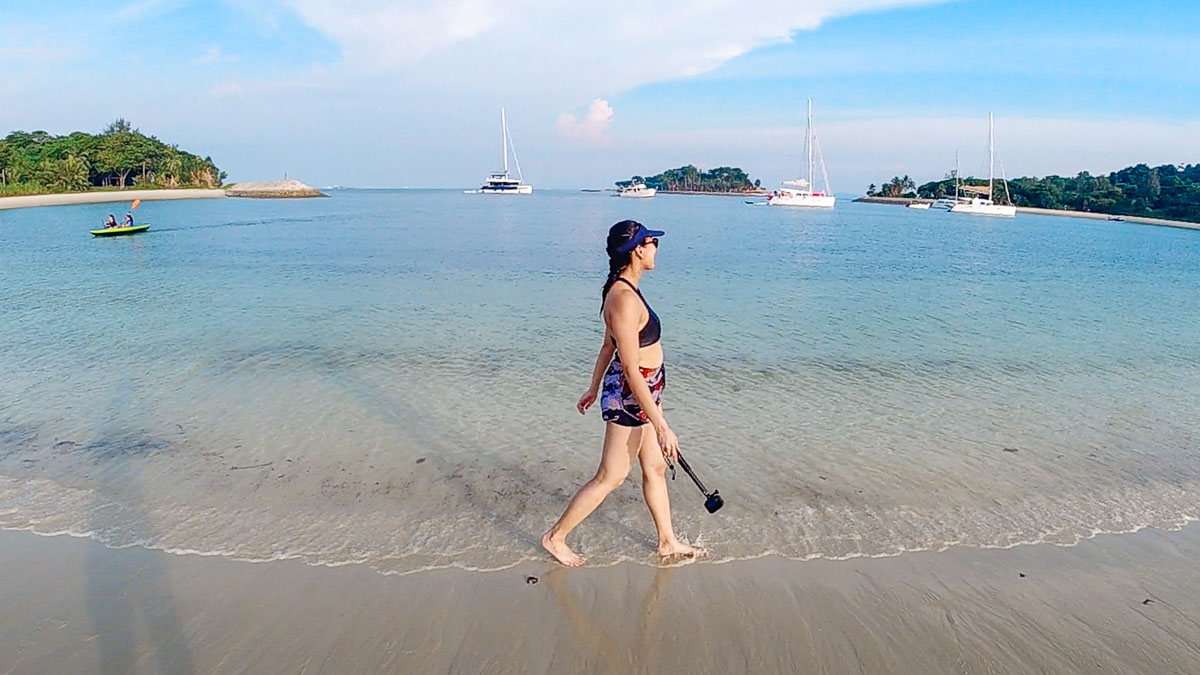 Walking along Lazarus Beach - Between Singapore's islands