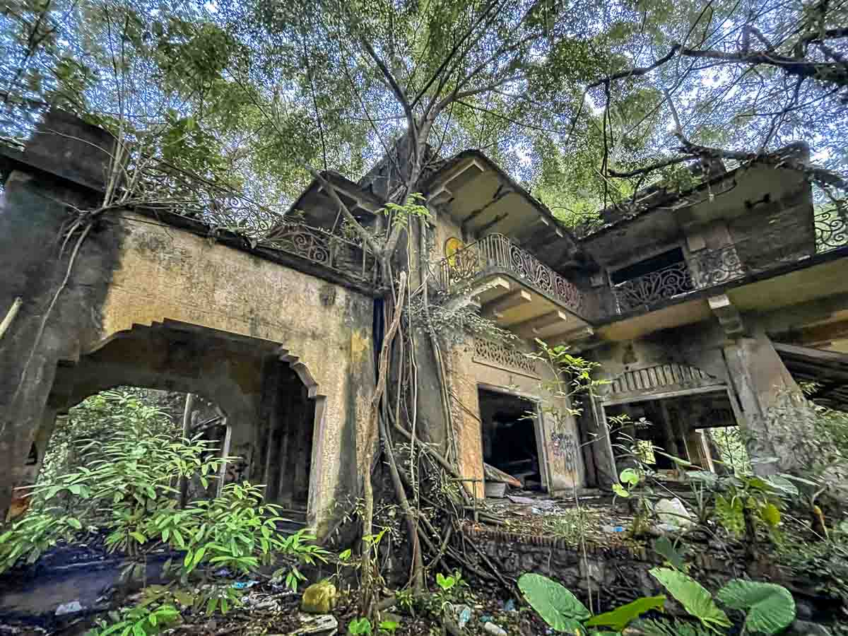 Istana Woodneuk - Abandoned Places in Singapore