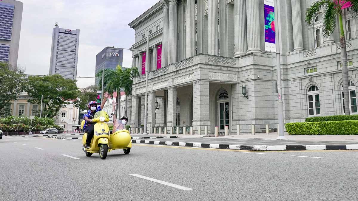 Vespa-Sidecar-Tour-National-Gallery-SingapoRediscovers-Vouchers
