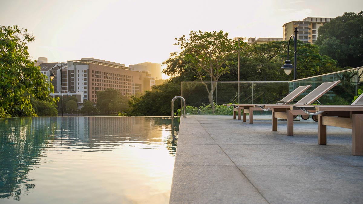 This image has an empty alt attribute; its file name is Infinity-Pool-at-The-Warehouse-Hotel.jpg