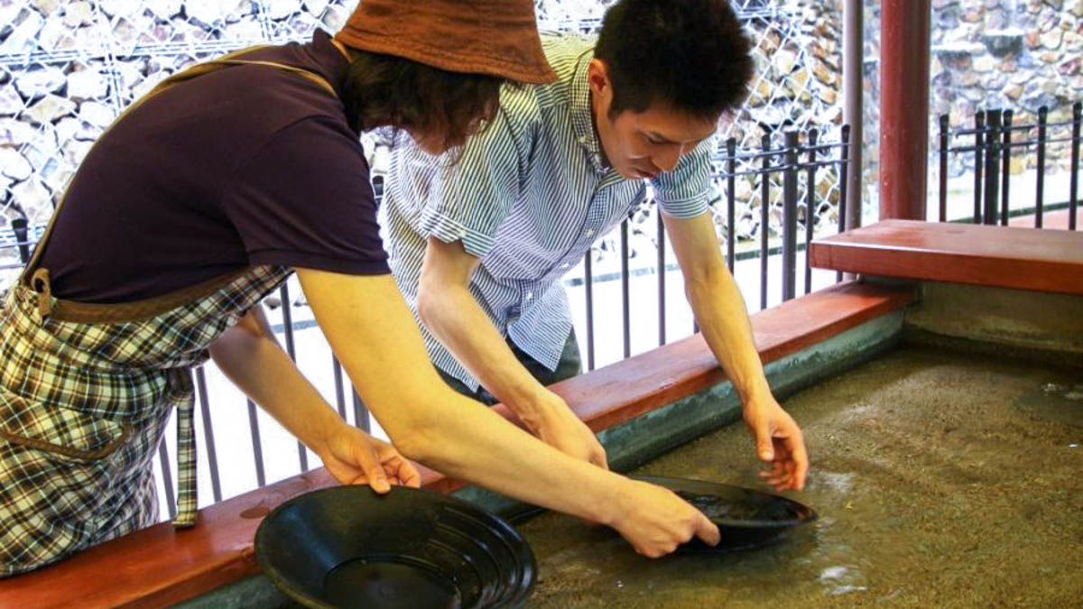 Minetopia Besshi Gold Panning - Things to do in Japan