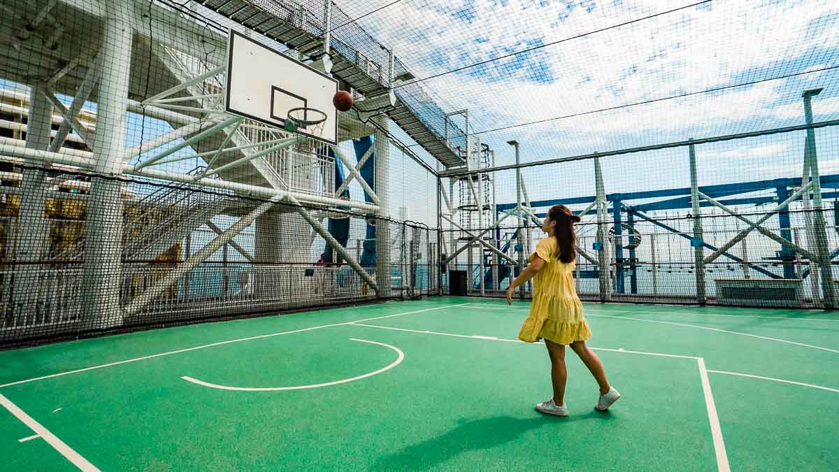 Sportsplex Rooftop Basketball Court - Things to do on the Genting World Dream 