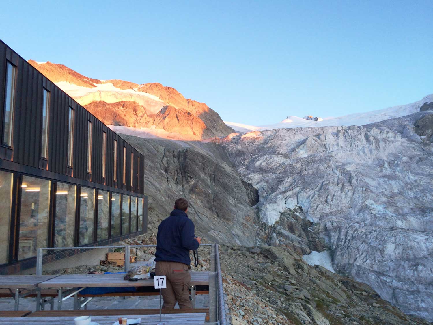 Cabane de Moiry - Hiking in Switzerland