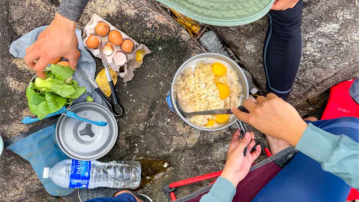 Cooking a meal in the wild exotic kayaking tour - Between Singapore’s islands