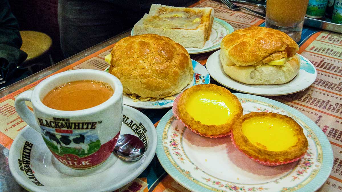 Traditional Breakfast at Kam Wah Cafe and Bakery - Things to eat in Hong Kong