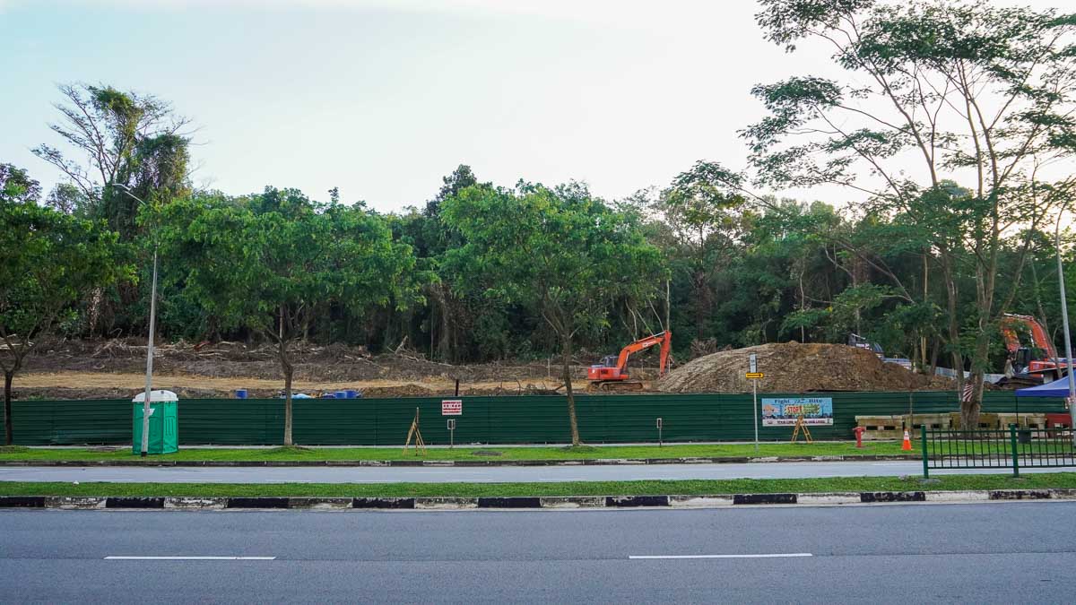 Construction site opposite bus stop to Bukit Batok Hillside Park - Hiking in Singapore