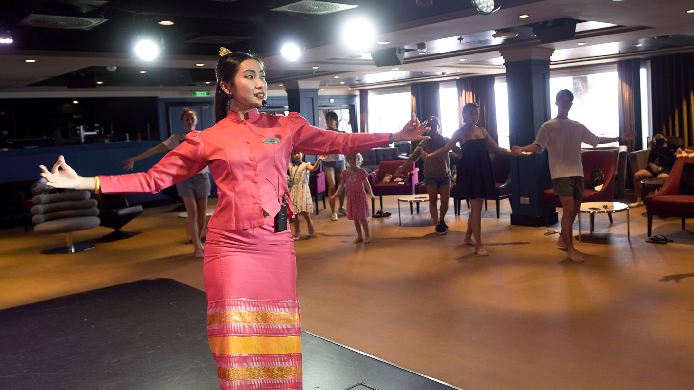 Thai traditional dance class hosted by a teacher - Dream Cruise Thailand