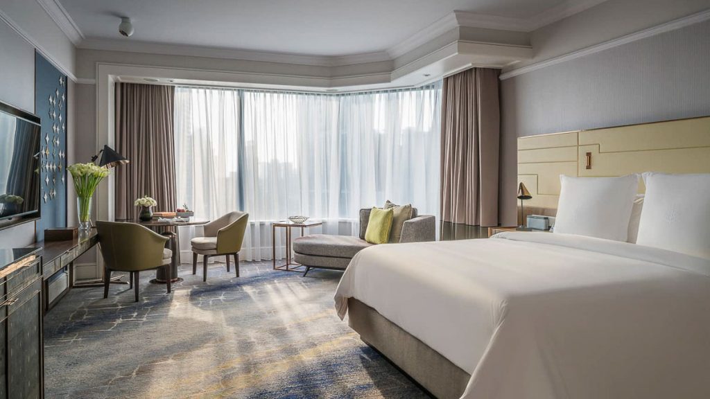 Four Seasons Singapore Deluxe Room - Singapore Deals