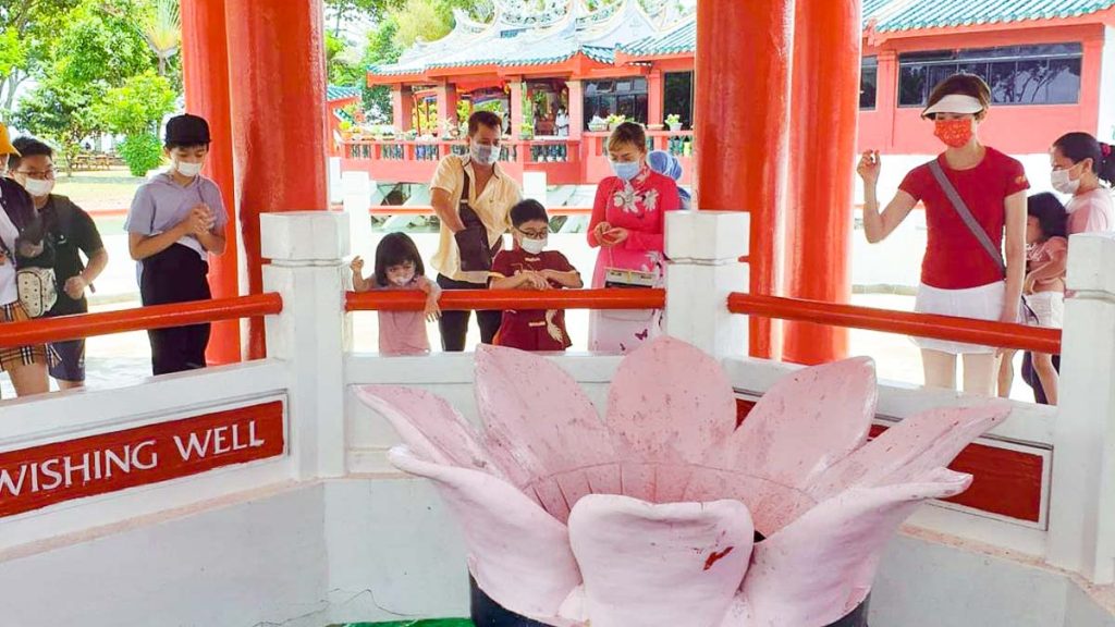 Wishing Well Temple - Singapore Southern Islands