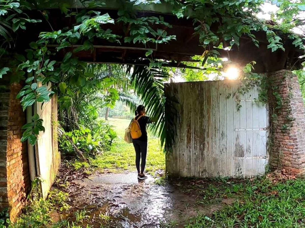 Abandoned Gate at Jalan Selimang - Sembawang Heritage Trail guide