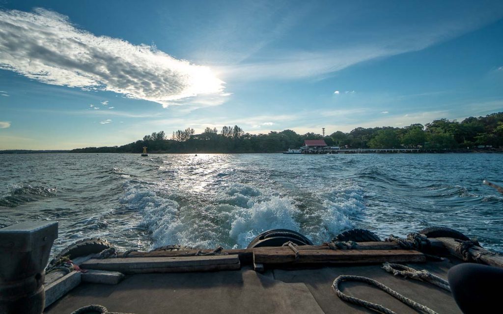 Bumboat Heading Back to Mainland Singapore 