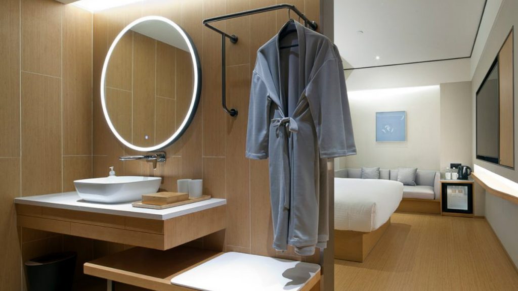 Ji Hotel Orchard Staycation Bathroom - Singapore Budget Staycation