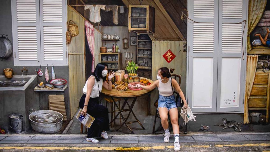 Chinatown Street Art avec les touristes - Meilleures choses à faire à Singapour