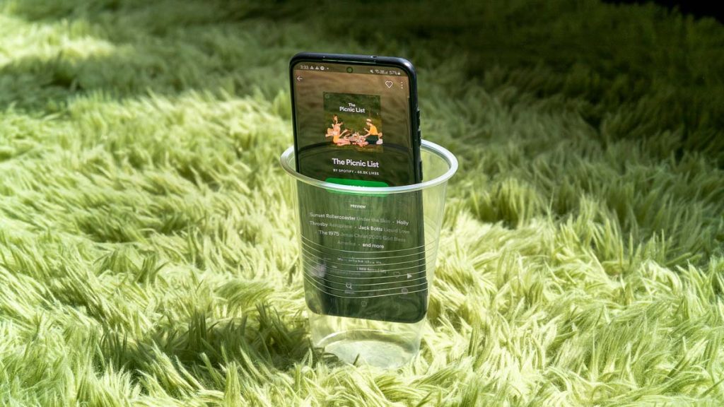 Phone in Cup — Picnic Hack