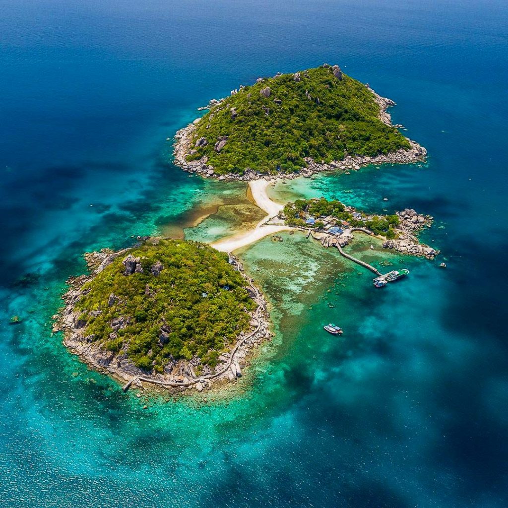 Koh Nang Yuan at Low Tide — Places Around the World