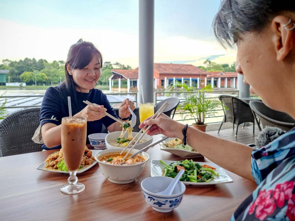 Bottle Tree Cafe canteen - Things to do in Singapore Discovery Centre