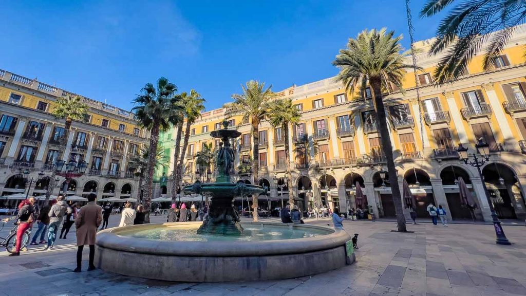 Gothic Quarter Plaça Reial - Barcelona Itinerary