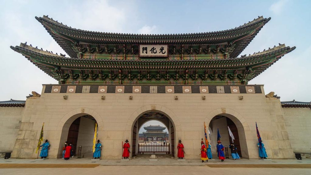 Guards at Gyeongbokgung Palace Gate South Korea VTL Itinerary