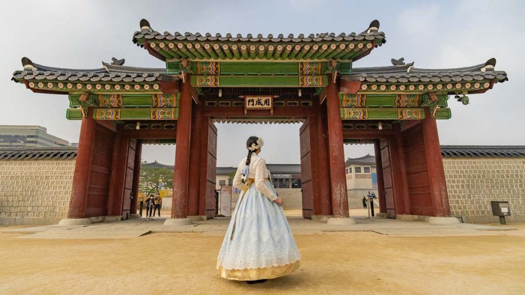 Girl in Hanbok at Gyeongbokgung Palace Singapore South Korea VTL Itinerary
