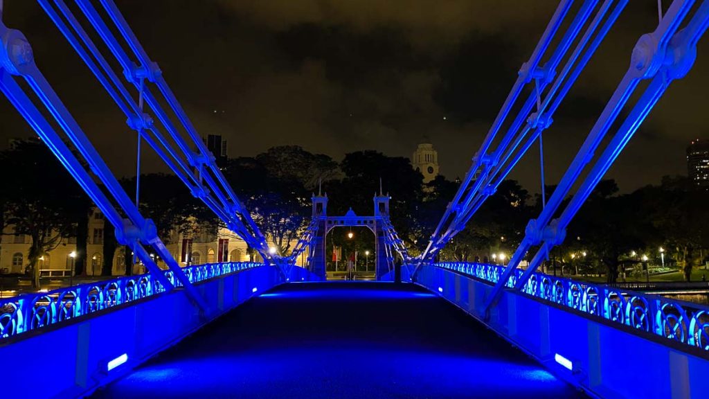 Cavenagh Bridge at night - Instagrammable spots in Singapore