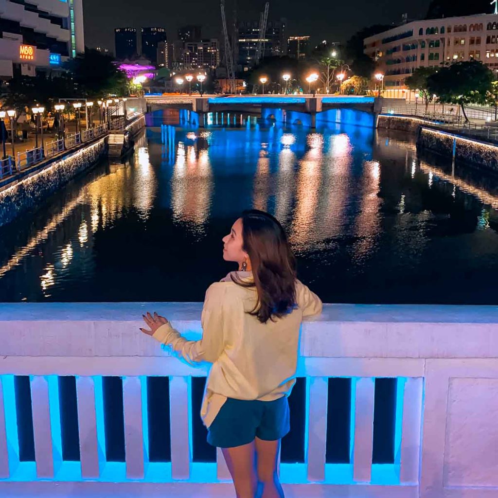 Girl posing on Elgin Bridge 