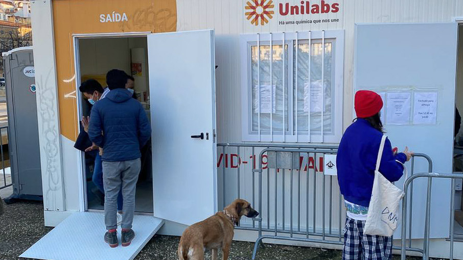 Passer un test officiel de Covid-19 dans une clinique - Test positif pour Covid à l'étranger lors d'un voyage VTL