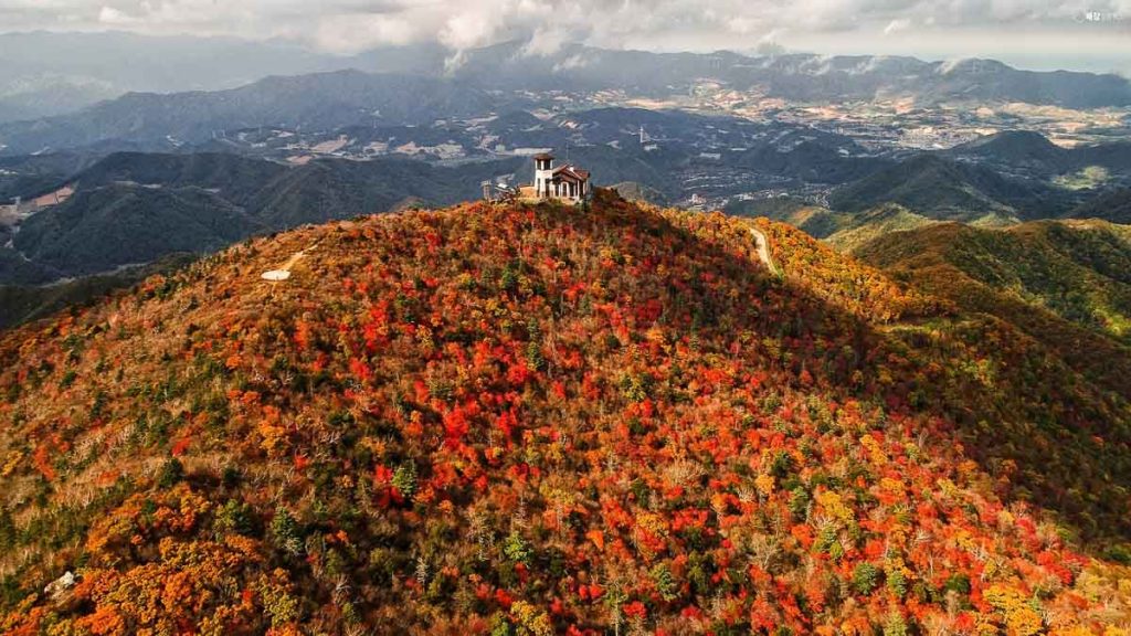 Yongpyong Resort Balwangsan Mountain in Autumn - Gangwon Travel Guide