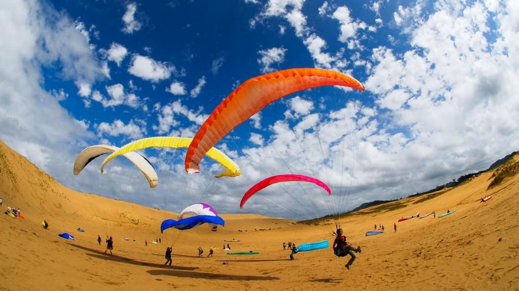 People Paraglidiing at Tottori Sand Dunes - Japan Outdoor Adventures