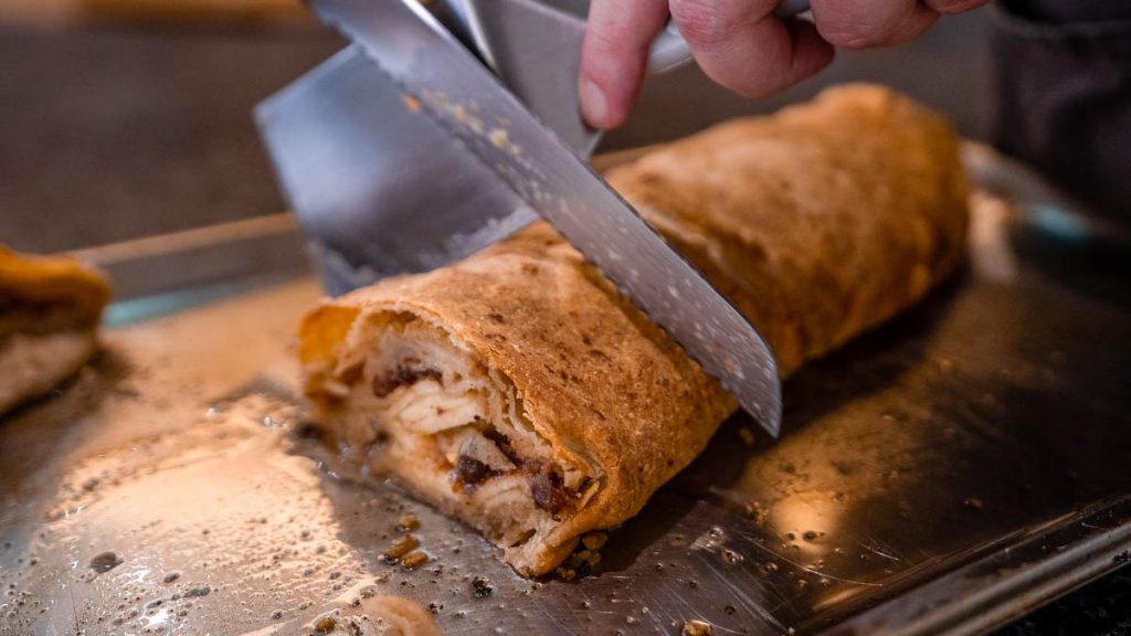 apple strudel - sweet desserts to try