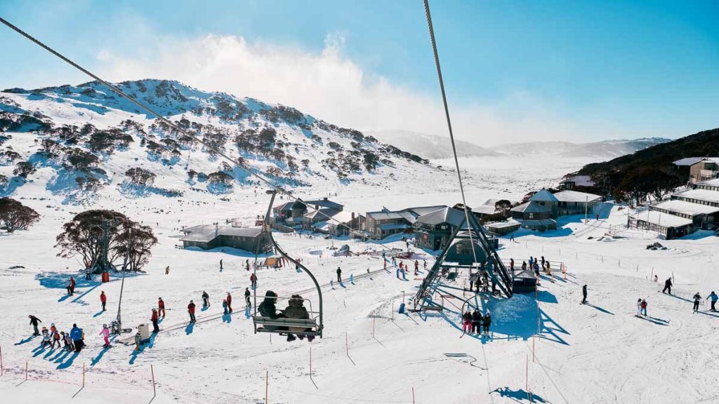 Skiiers and ski lift at Charlotte Pass in Mount Kosciuszko - Things to do in NSW