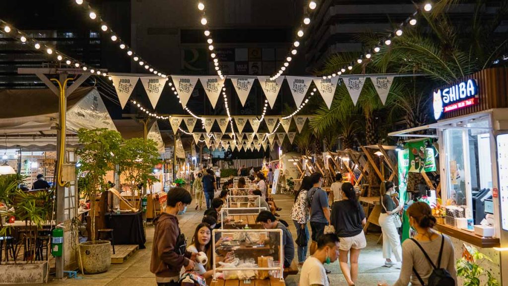 Jodd Fairs Night Market - Things to do in Bangkok