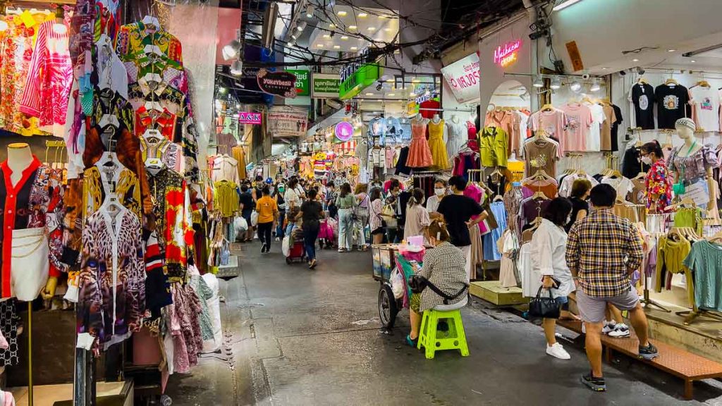 Pratunam Market Wholesale Shopping - Bangkok Itinerary