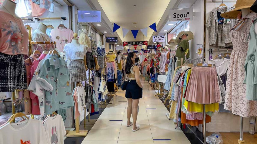Tourist shopping at Platinum Mall - Bangkok Itinerary