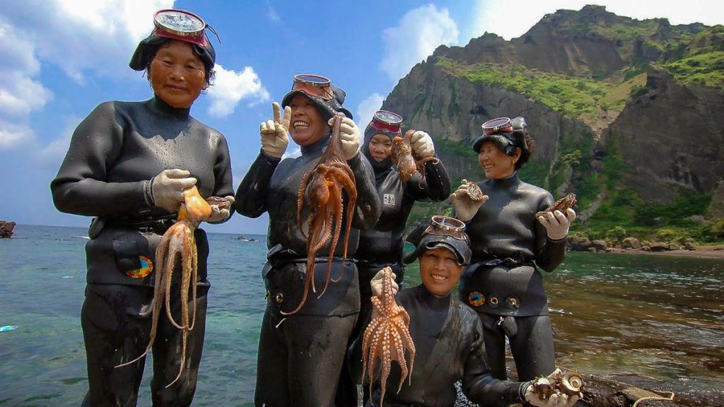Jeju Women Diver Show - Things to do in Jeju