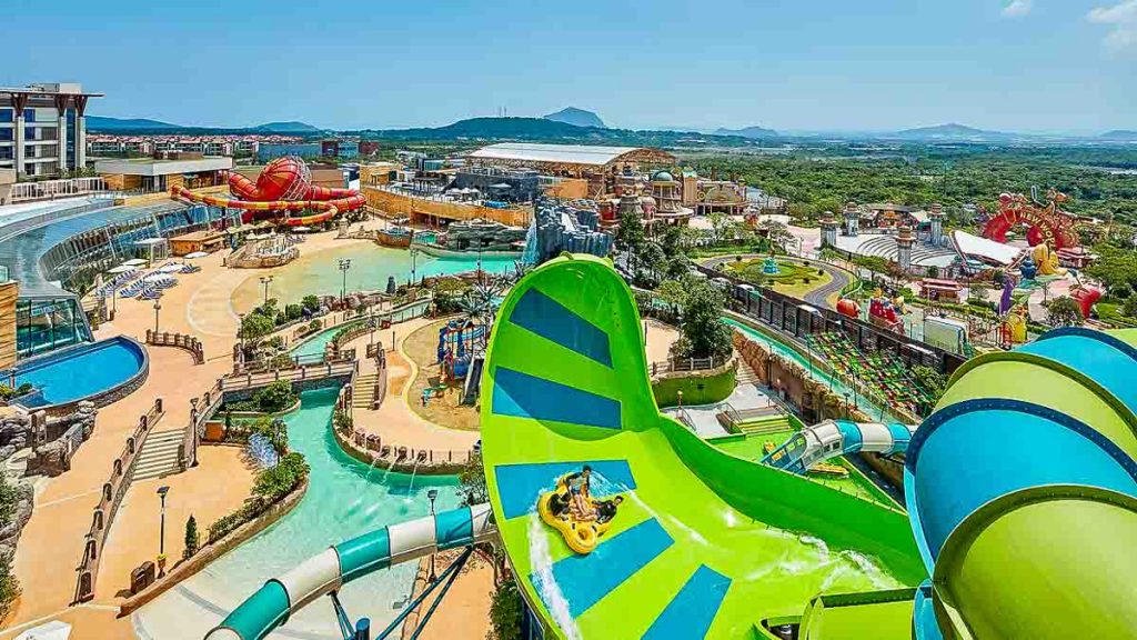 Shinhwa Waterpark Interior - Things to do in Korea