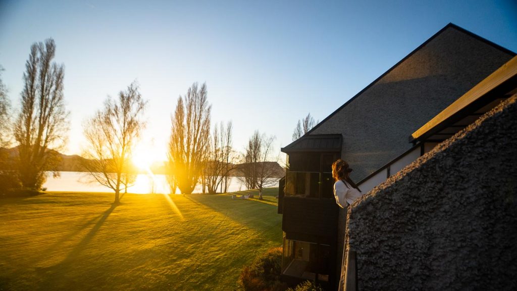 Sunrise at Edgewater Hotel - New Zealand Wanaka
