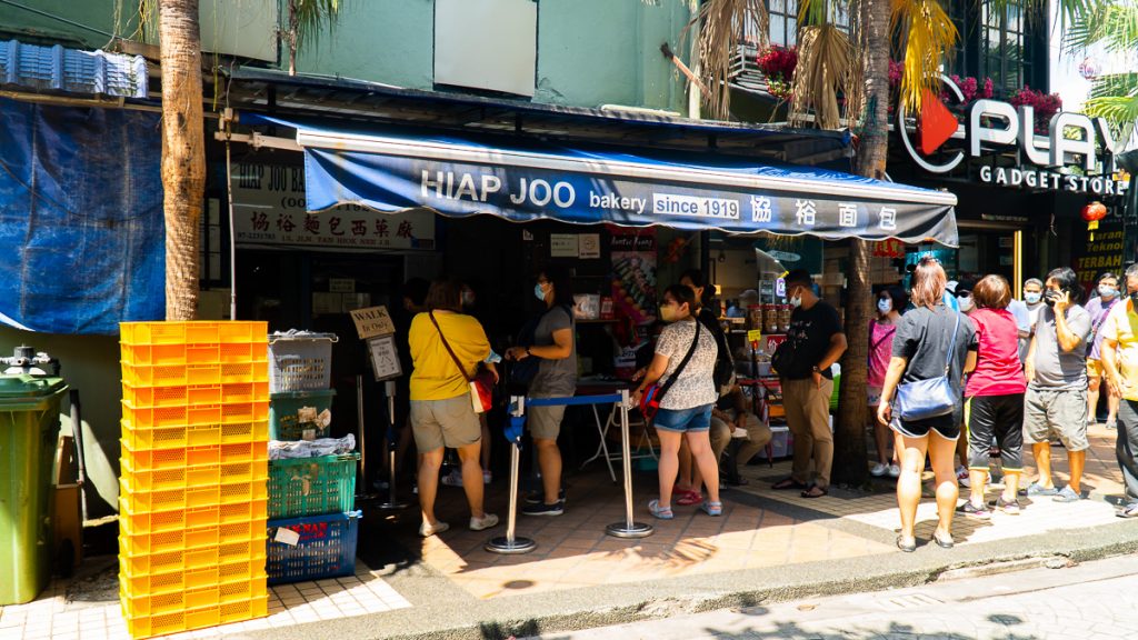 People queueing at Hiap Joo Bakery - Johor Day Trip