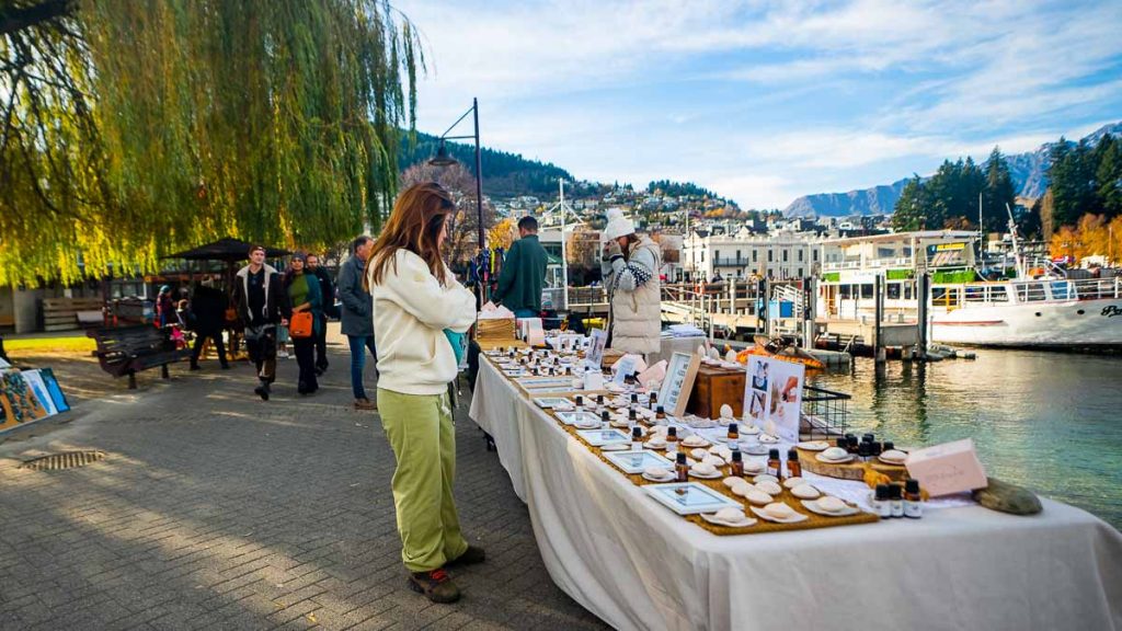 Girl looking at arts at Arts Market - New Zealand Queenstown