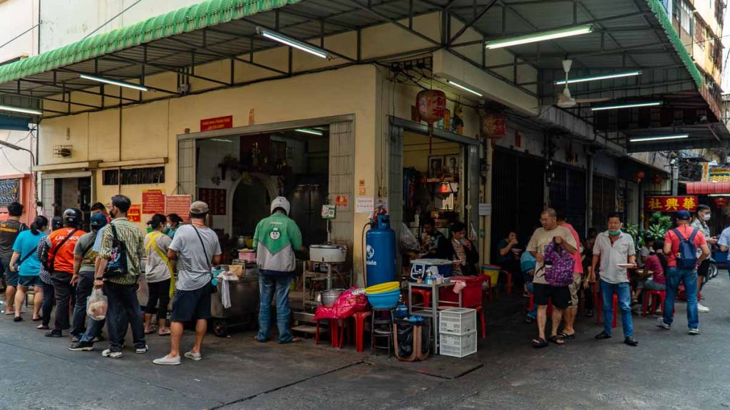 Chinatown Jek Pui Streetside Curry Rice - Bangkok Food Guide