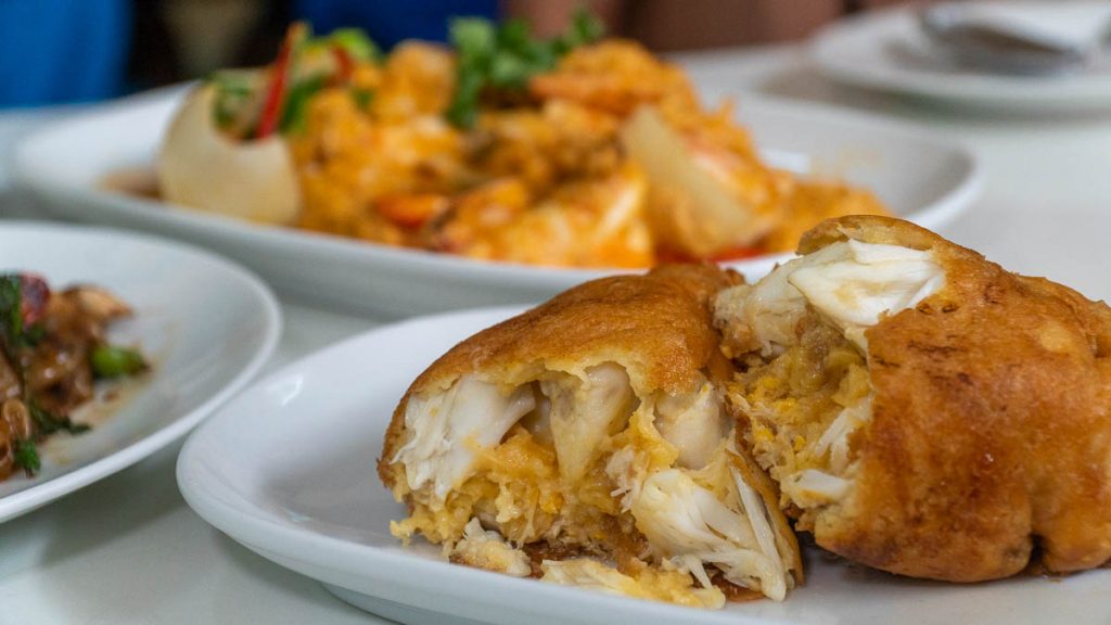 Jay Fai Michelin Street Food Crab Omelette - Bangkok Food Guide