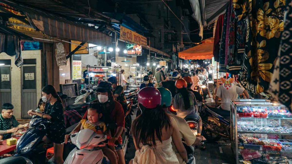 Guide of Vietnam: Street markets in Vietnam