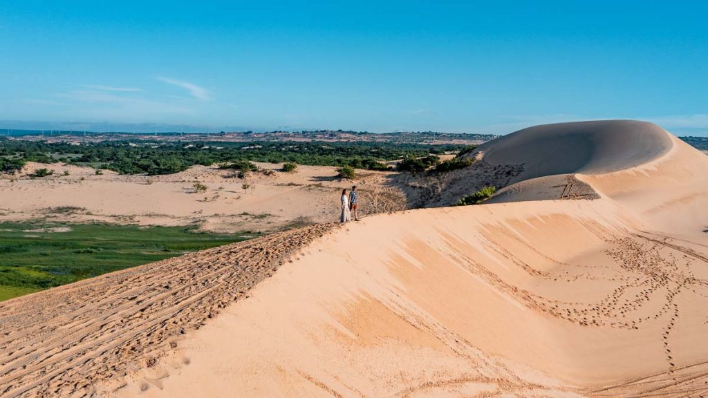 Mui Ne White Sand Dunes Couple Posing for Drone Shot -  Best Things to do in Mui Ne
