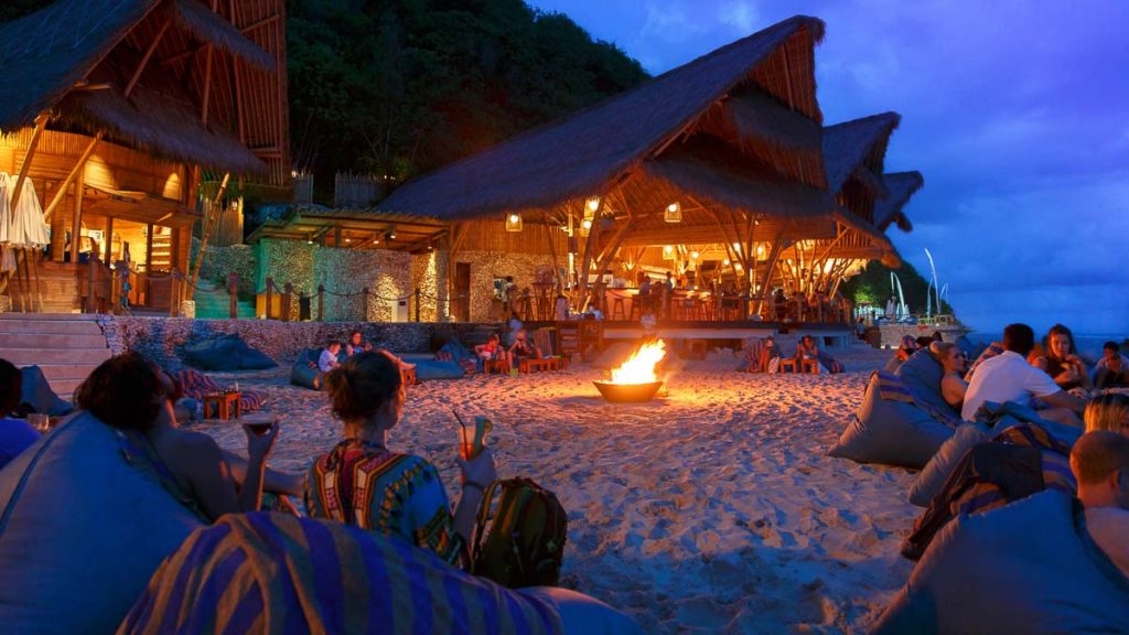 Sundays Beach Club Bonfire - Beach Clubs in Bali