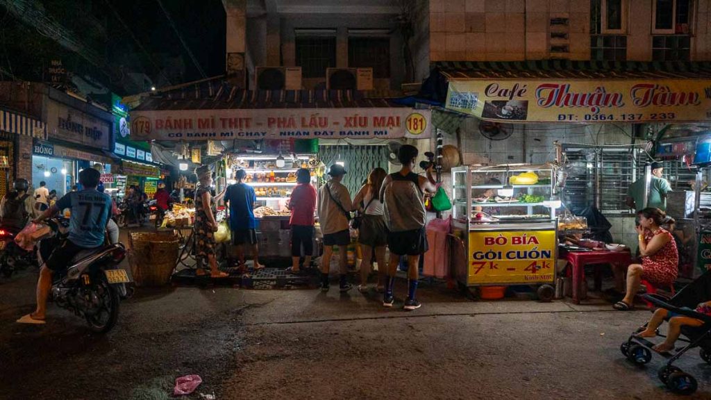 A street view of a bahn mi cart in 200 Market - Things to do in vietnam