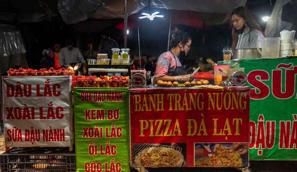 Da Lat Night Market Stalls Selling Strawberries and Vietnamese Pizza - Da Lat Itinerary