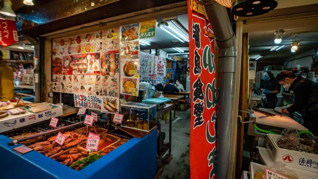 Otaru Sankaku Market - Hokkaido Food Guide