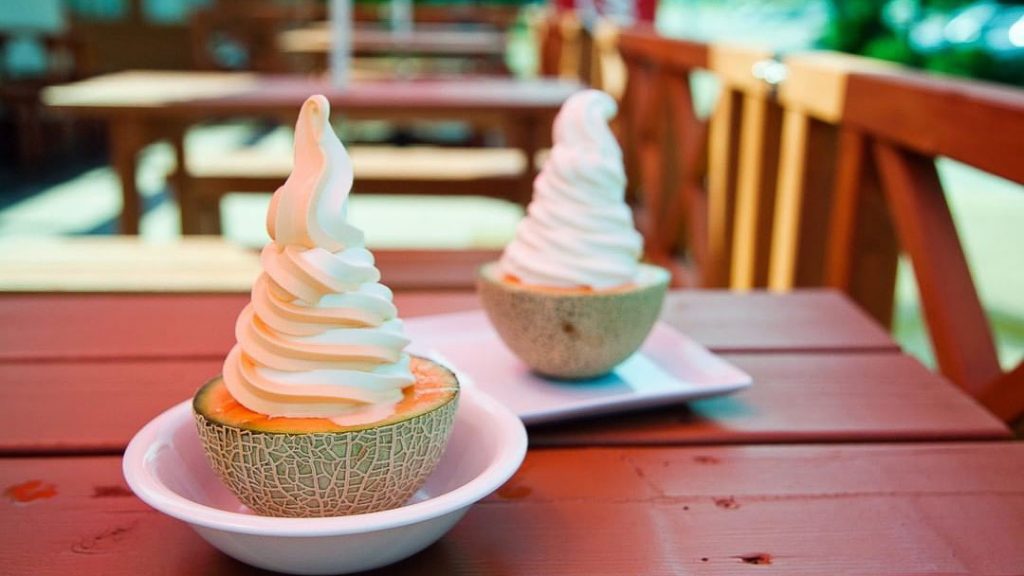 Popura Farm Nakafurano-Honten Melon Soft Serve - Hokkaido Food Guide